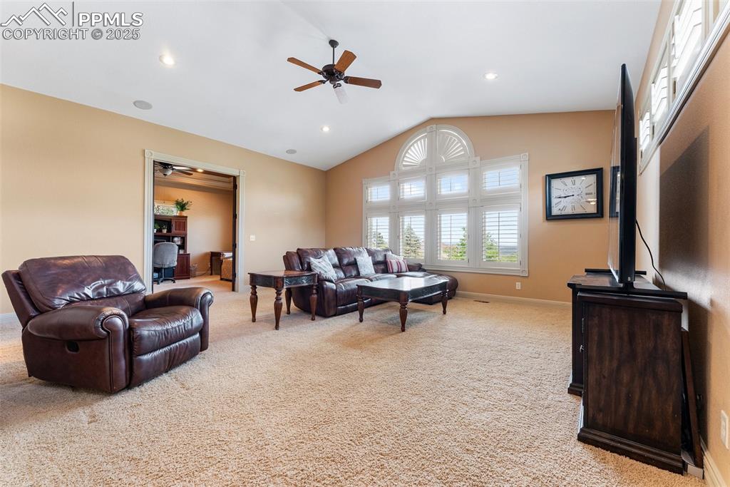 Image 27 of 50: Vaulted ceilings and built-in home audio