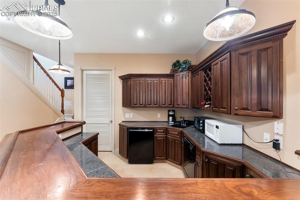 Image 35 of 50: Basement wet bar