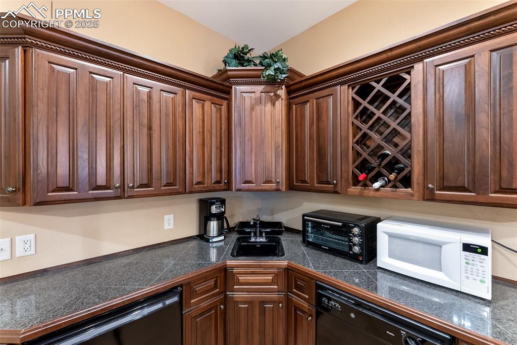 Image 36 of 50: Basement wet bar