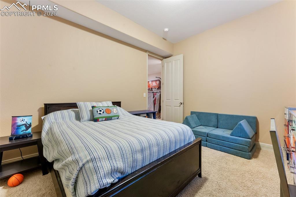 Image 41 of 50: Fifth bedroom