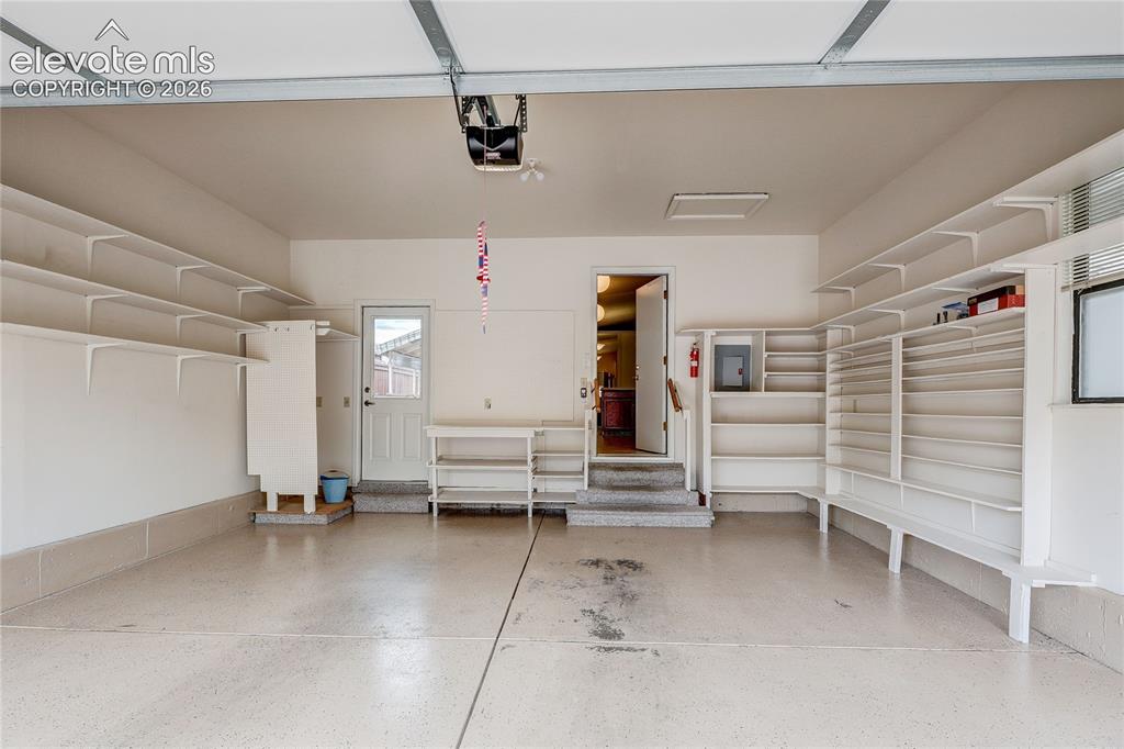 Image 10 of 41: Garage