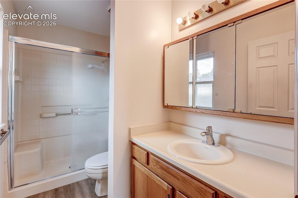 Image 16 of 41: Bathroom