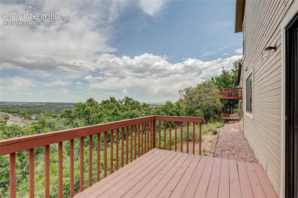 Image 40 of 41: Deck