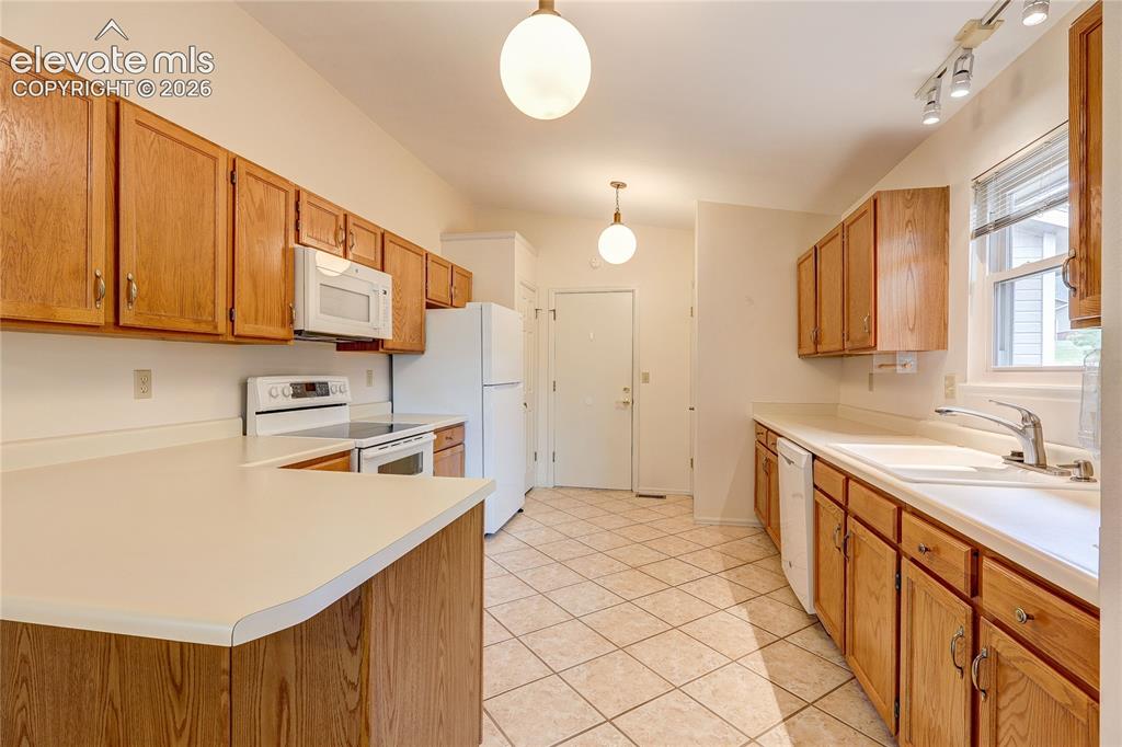 Image 6 of 41: Kitchen