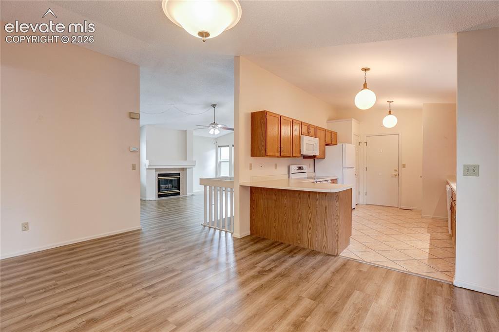 Image 8 of 41: Kitchen