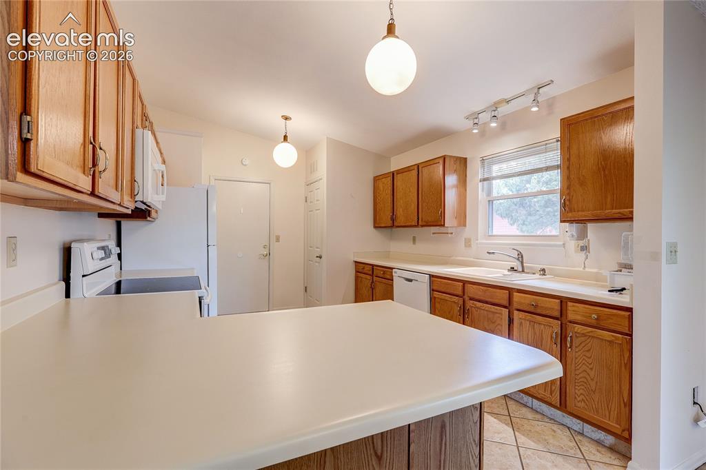 Image 9 of 41: Kitchen