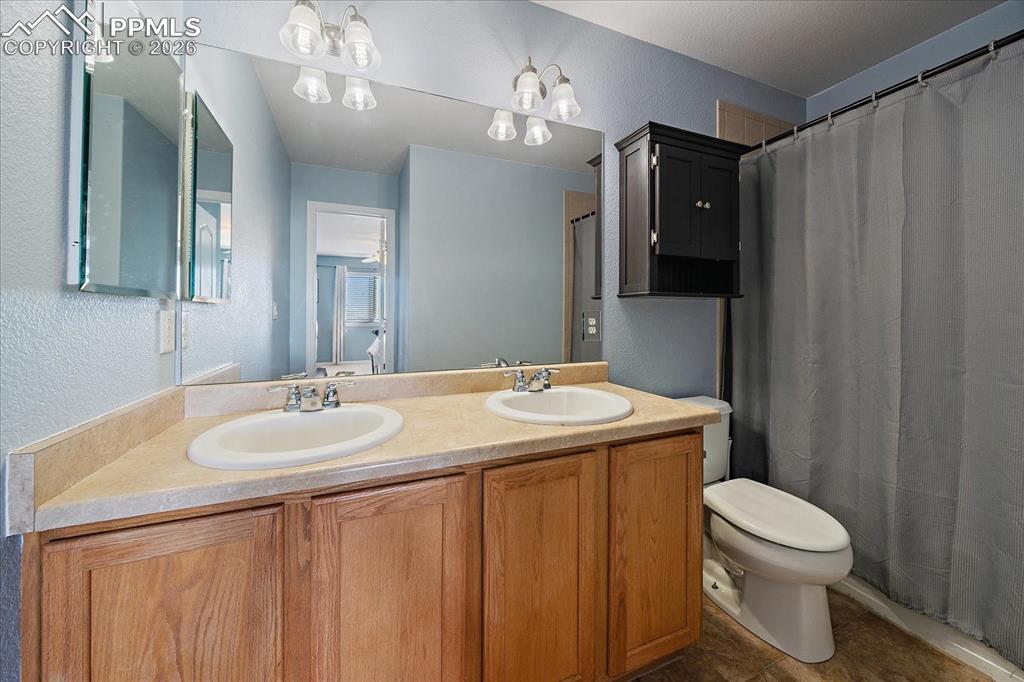 Image 12 of 27: Bathroom