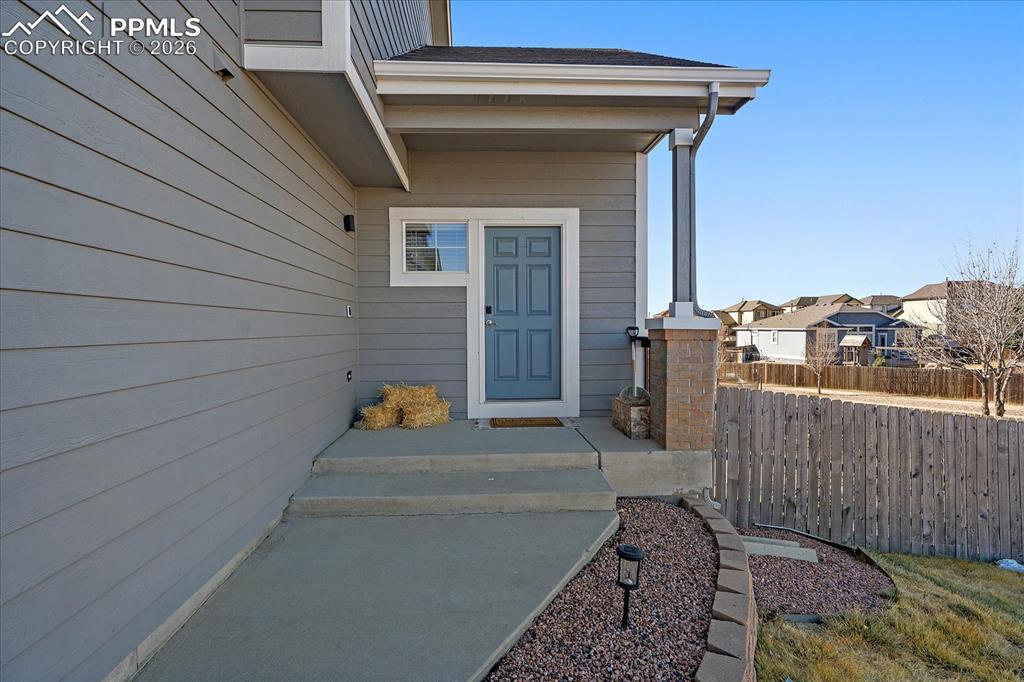 Image 16 of 27: Entry