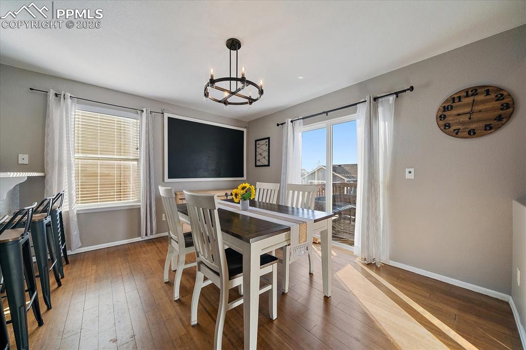 Image 18 of 27: Dining Area