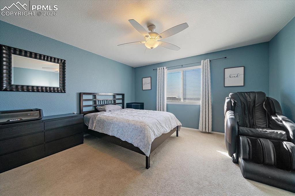 Image 22 of 27: Bedroom