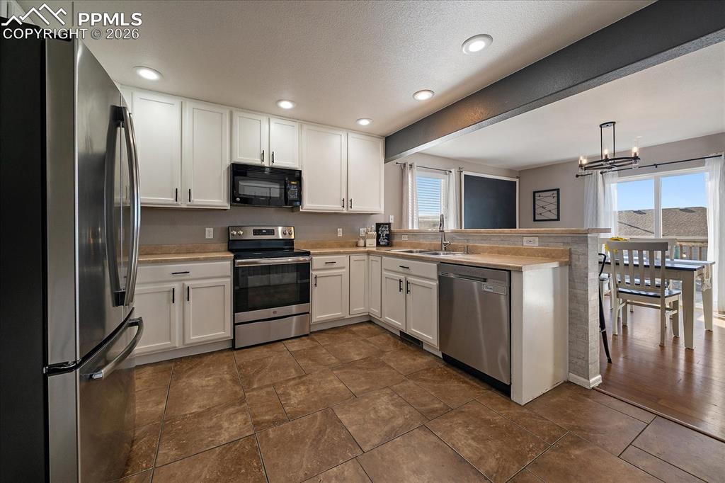 Image 4 of 27: Kitchen