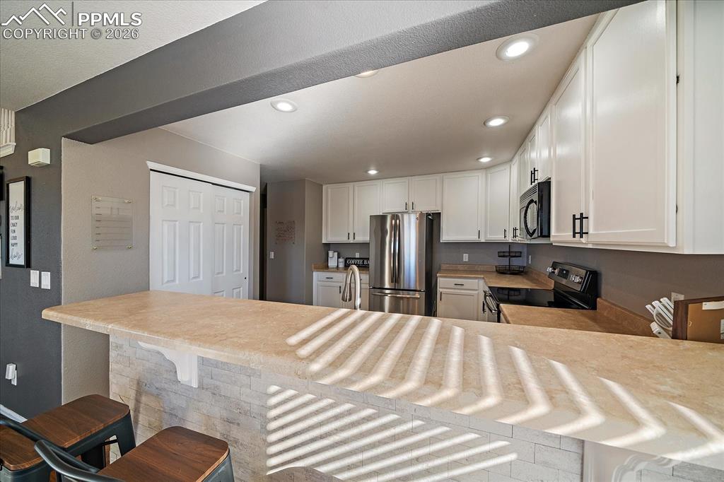 Image 5 of 27: Kitchen