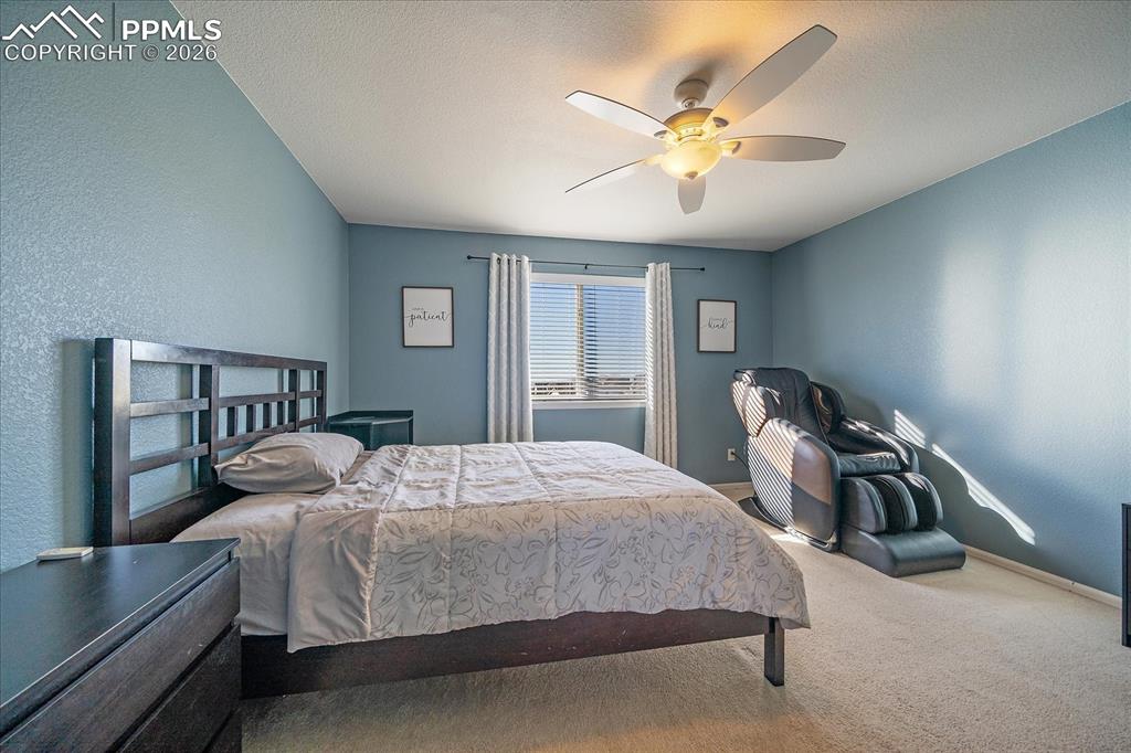 Image 8 of 27: Bedroom