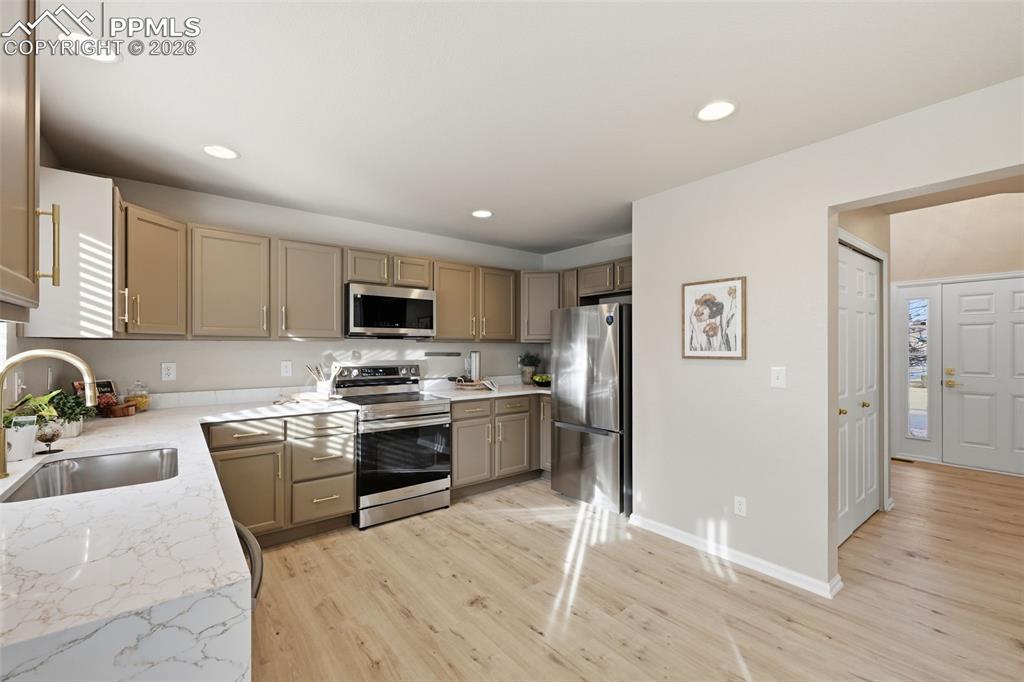 Image 10 of 34: Kitchen