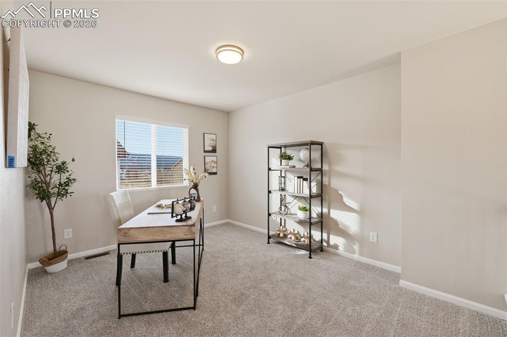 Image 18 of 34: Office