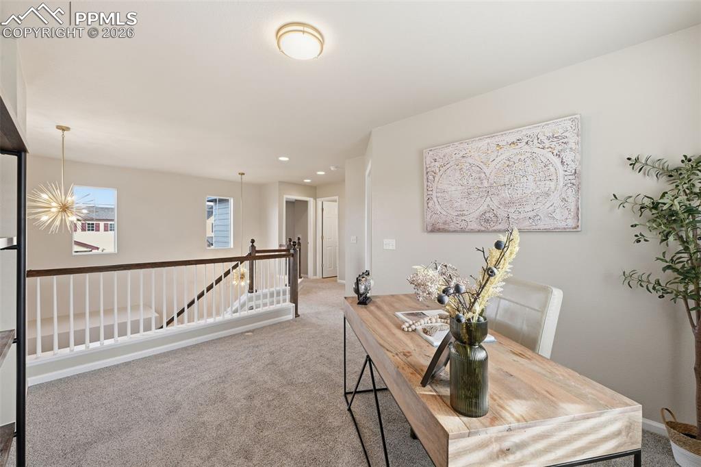 Image 19 of 34: Office