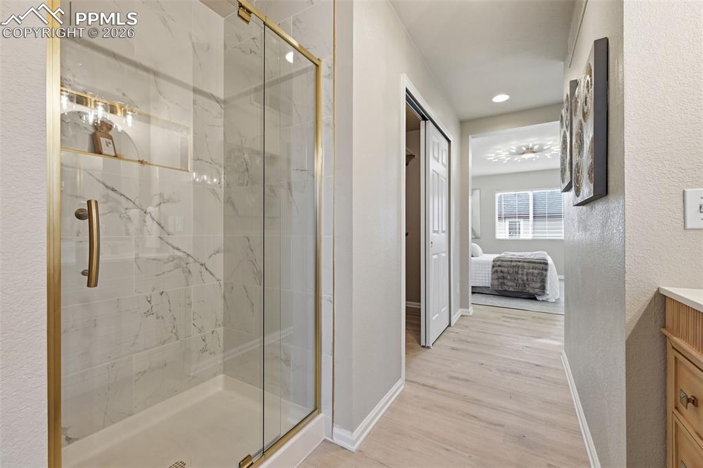 Image 23 of 34: Bathroom