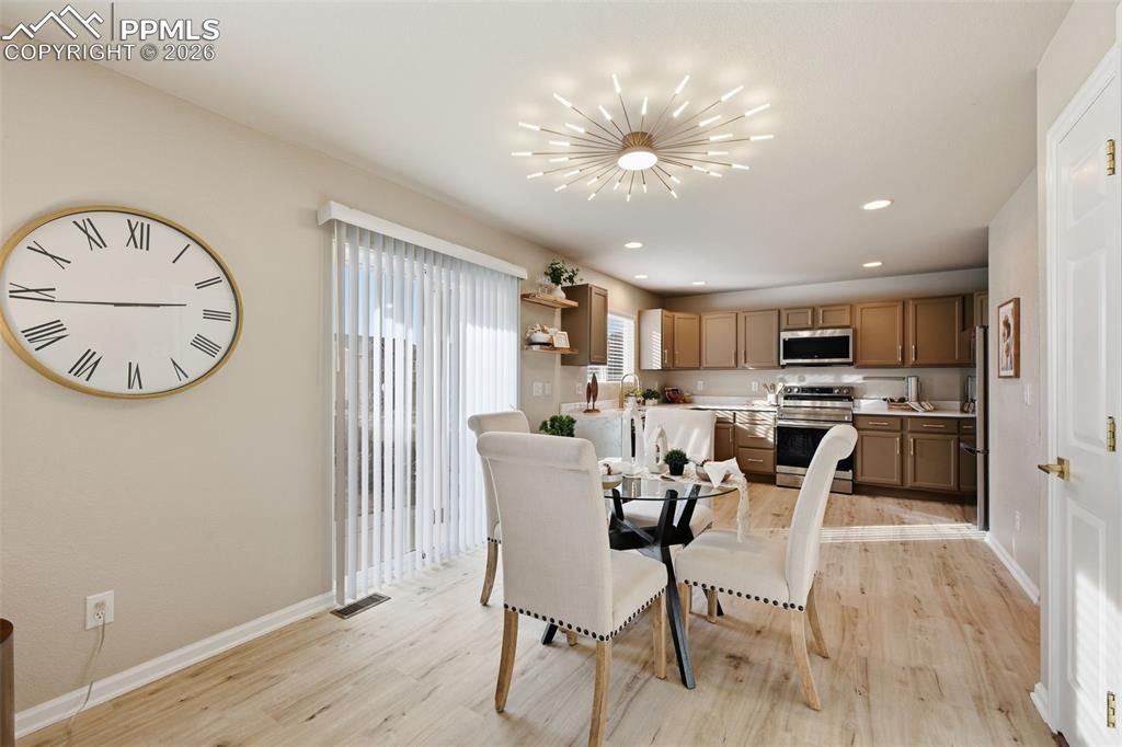 Image 6 of 34: Dining Area