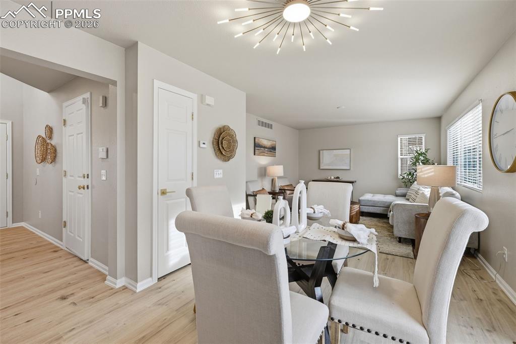 Image 7 of 34: Dining Area