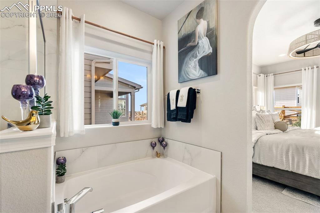 Image 29 of 48: Bathroom