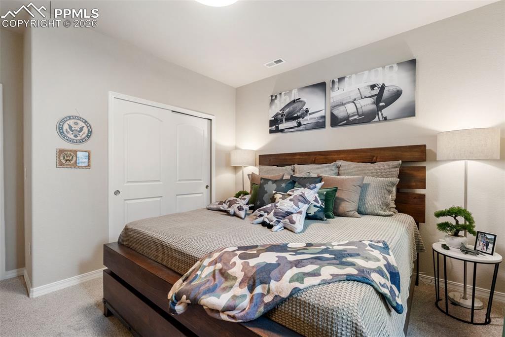 Image 32 of 48: Bedroom