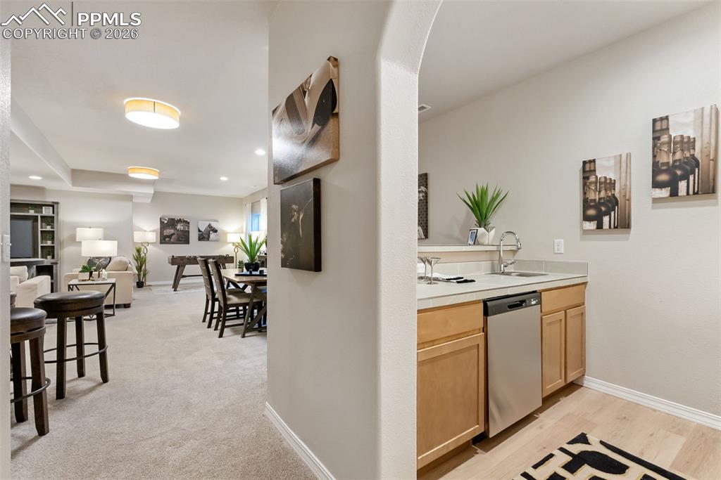 Image 43 of 48: Kitchen