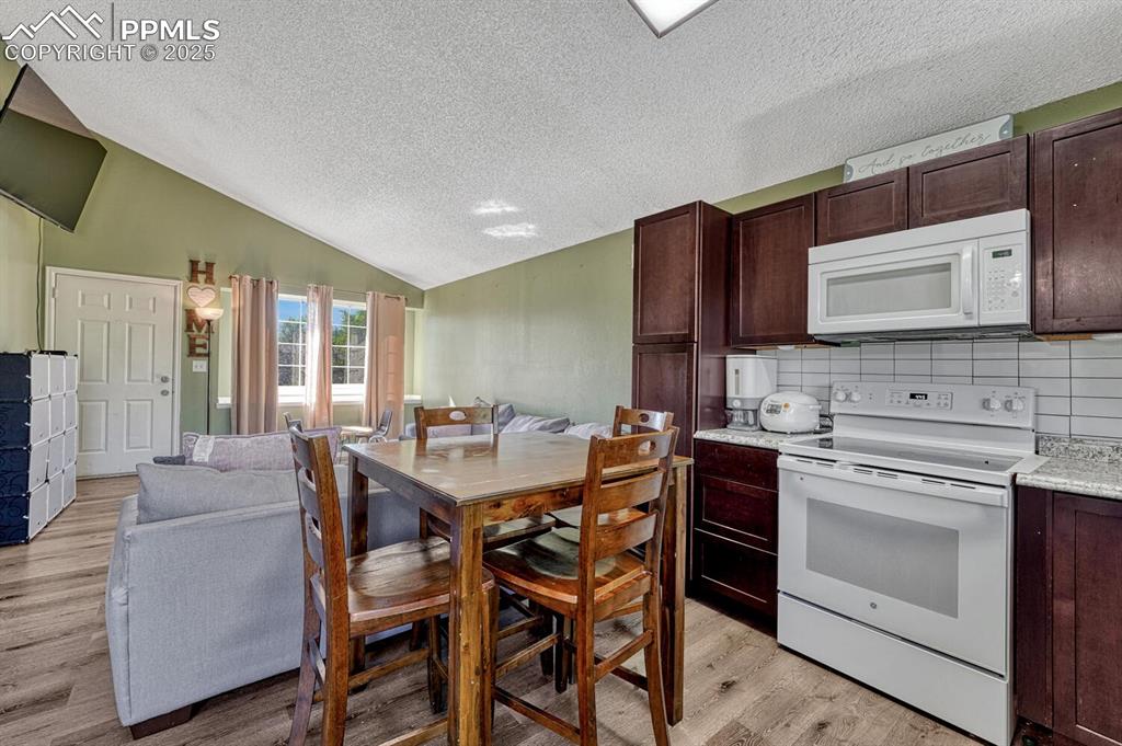 Image 12 of 47: Kitchen