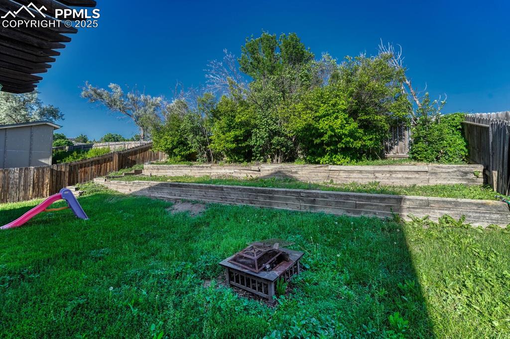 Image 36 of 47: Yard