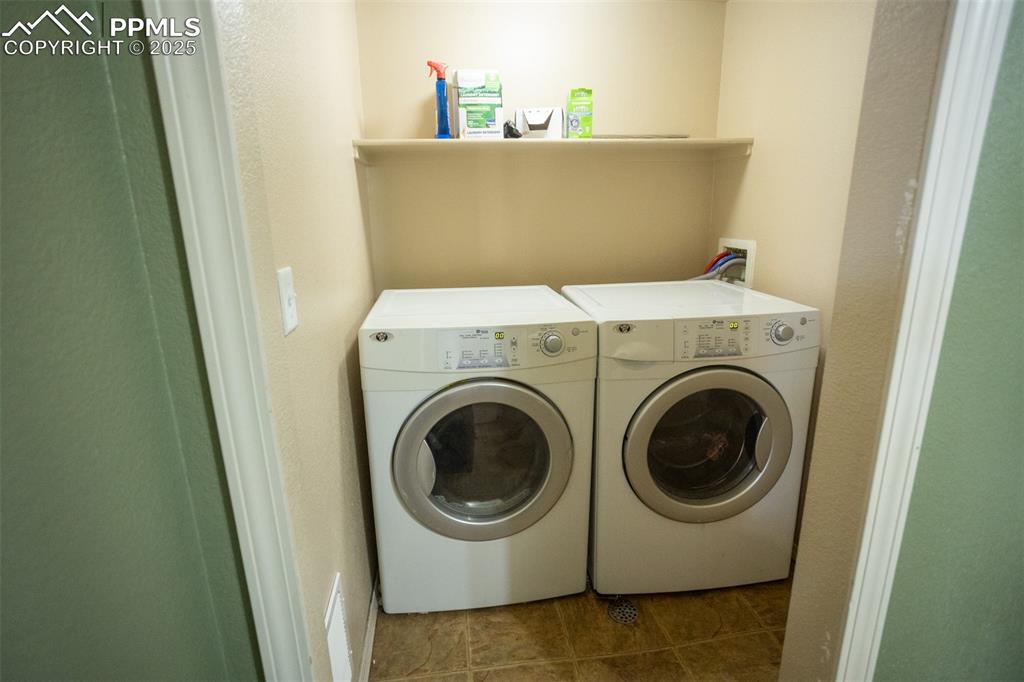 Image 16 of 30: Laundry