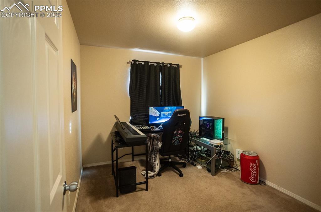 Image 23 of 30: Bedroom