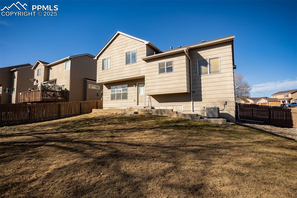 Image 29 of 30: Back of Structure