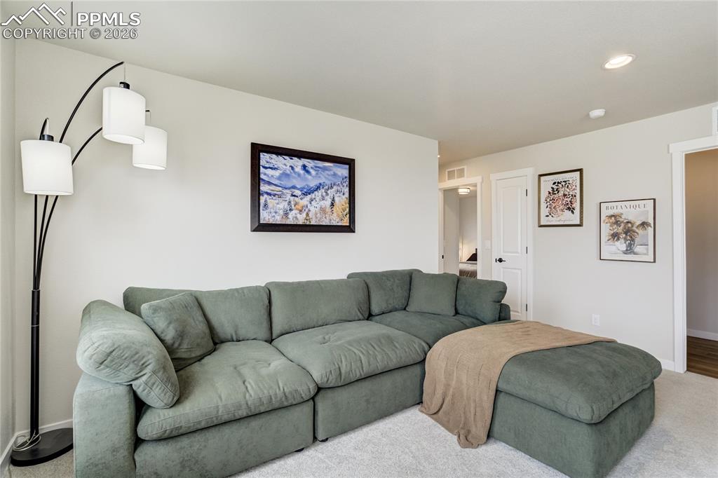 Image 21 of 35: Loft