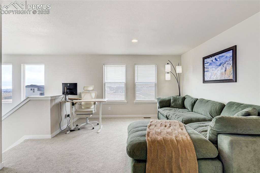 Image 22 of 35: Loft