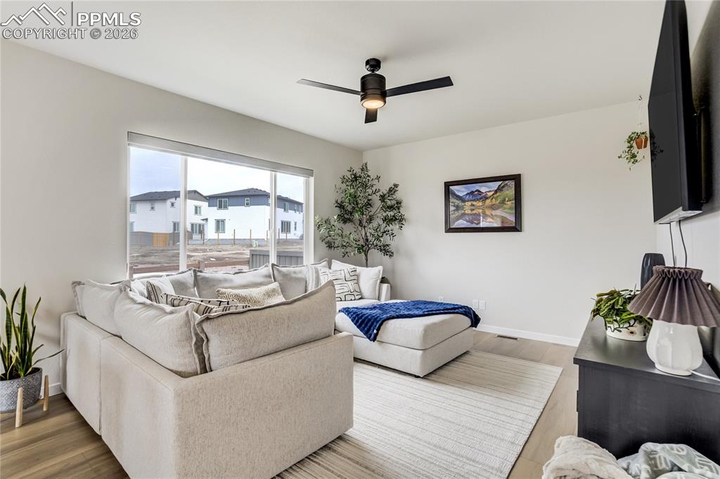 Image 7 of 35: Living Room