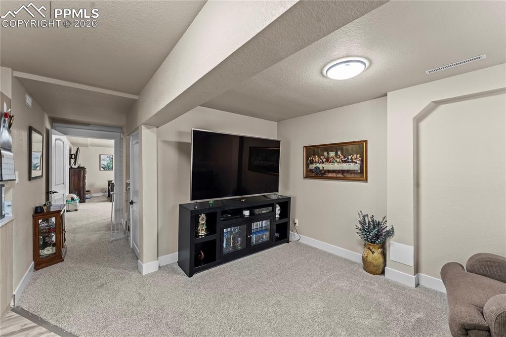 Image 27 of 44: Apartment Living room