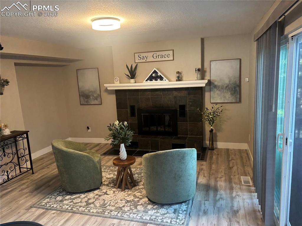 Image 7 of 44: Sitting Room