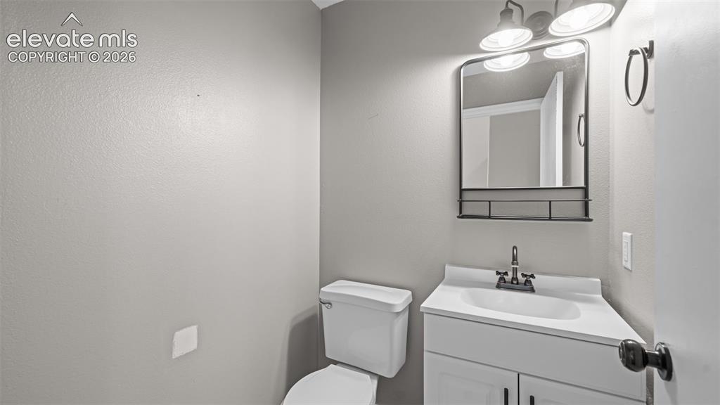 Image 4 of 33: Bathroom