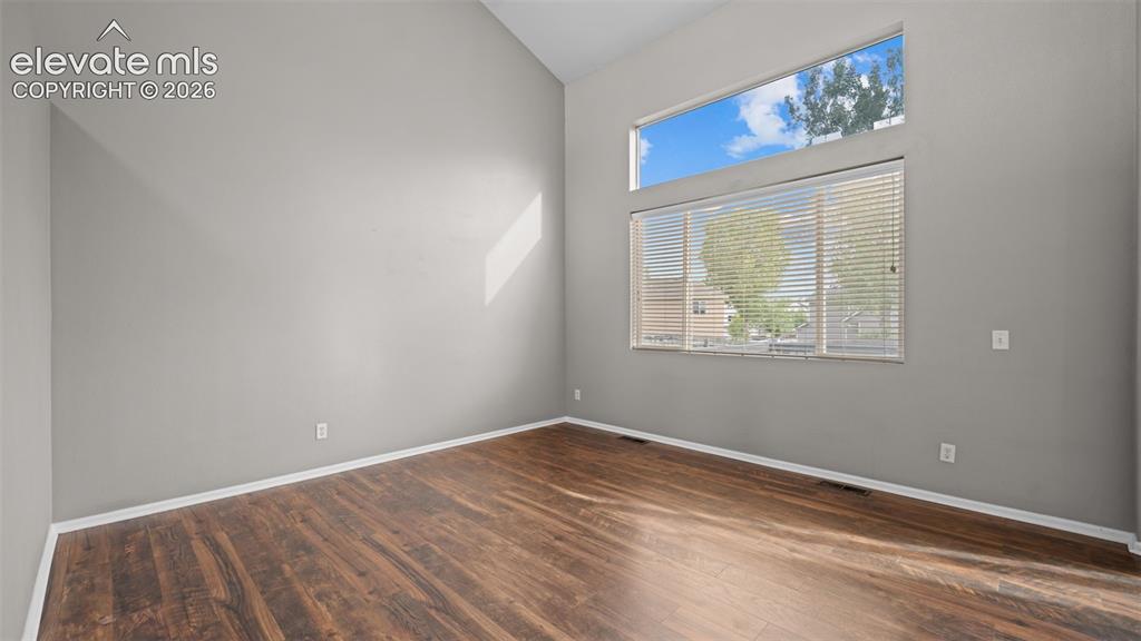 Image 5 of 33: Living Room
