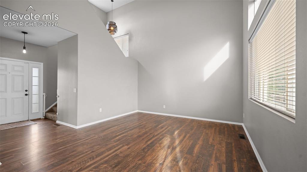 Image 7 of 33: Living Room
