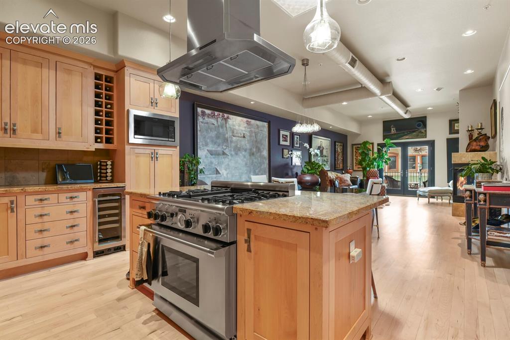 Image 3 of 29: with wine rack and wine fridge