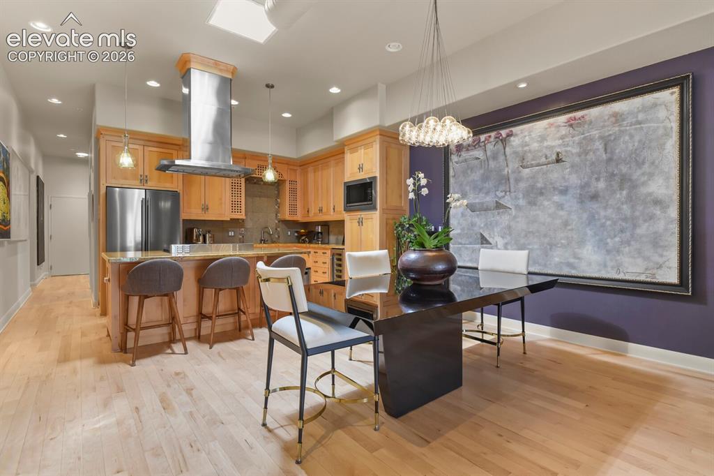 Image 9 of 29: Dining Area