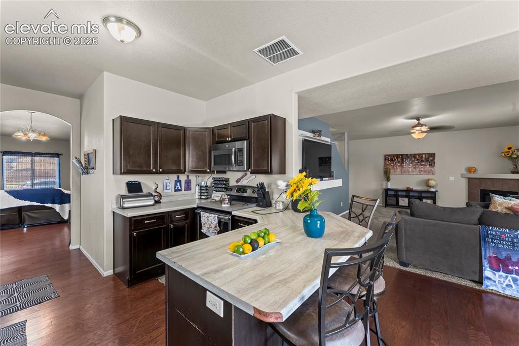 Image 10 of 37: Kitchen