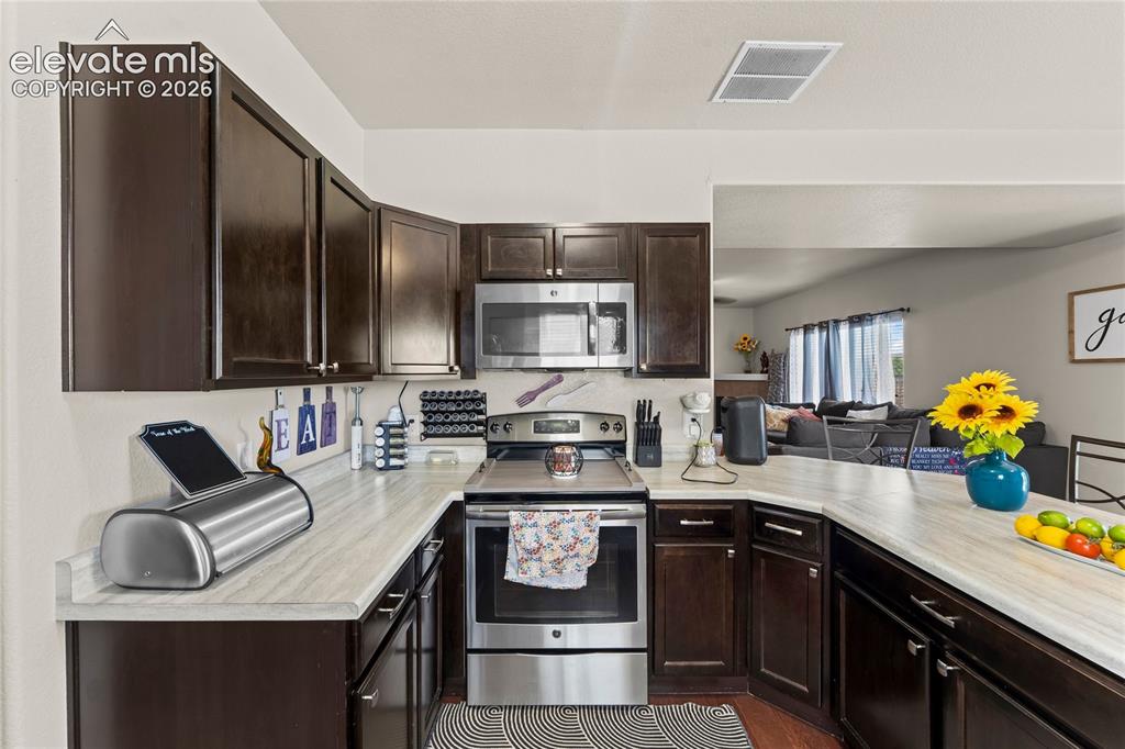 Image 12 of 37: Kitchen