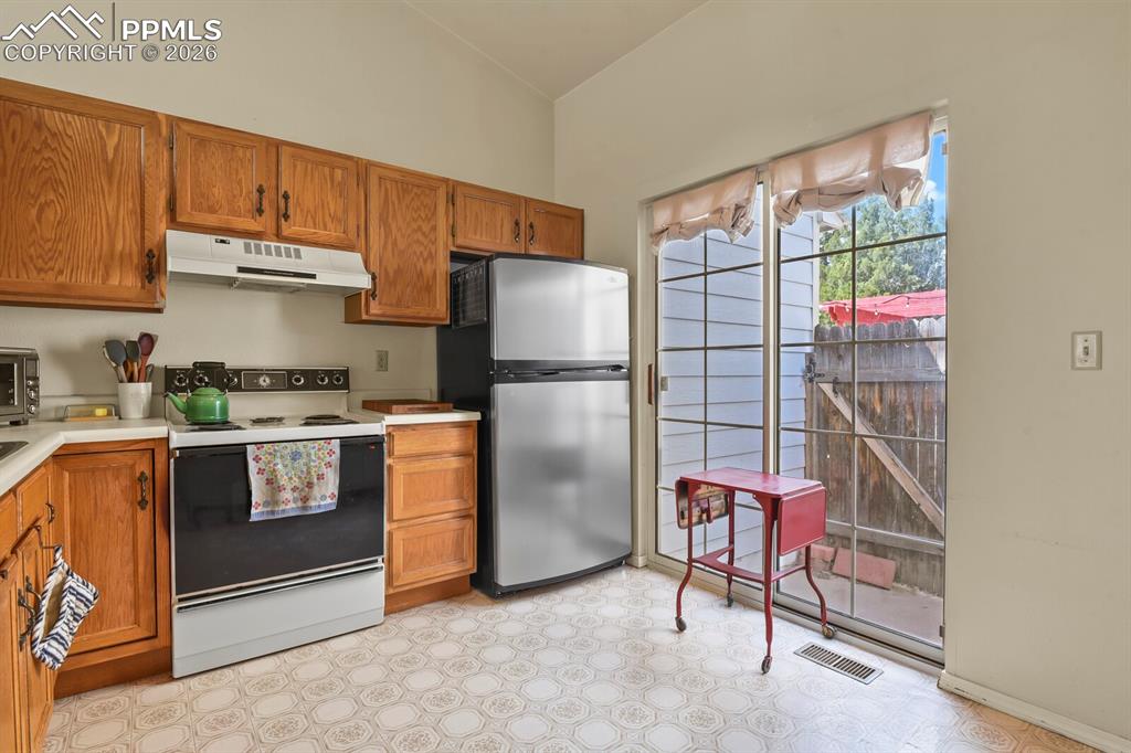 Image 12 of 38: Kitchen