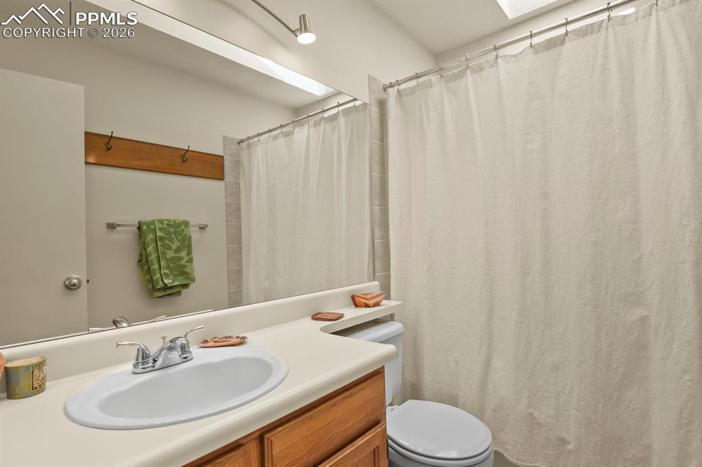 Image 22 of 38: Bathroom