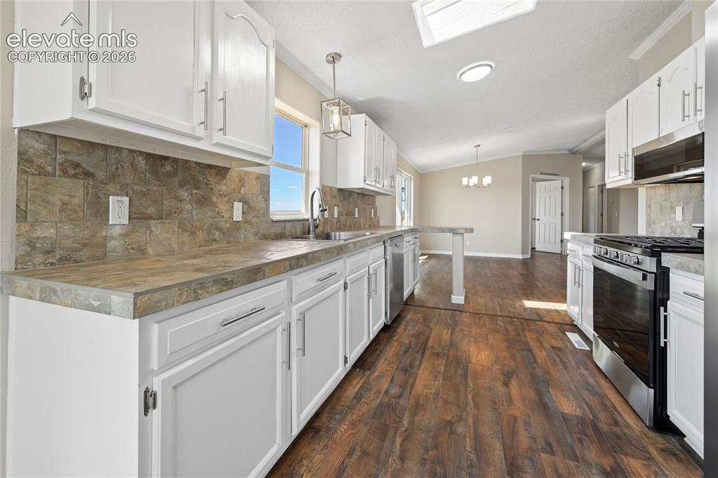 Image 11 of 35: Kitchen