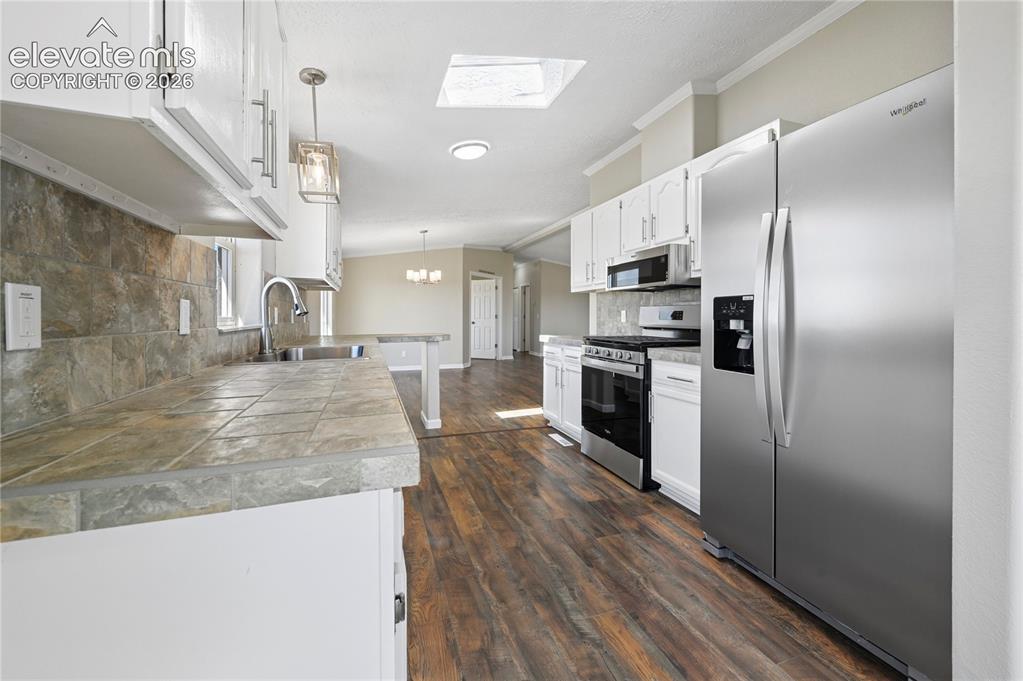 Image 12 of 35: Kitchen
