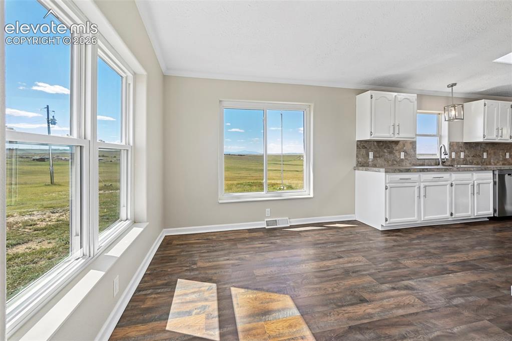 Image 9 of 35: Kitchen