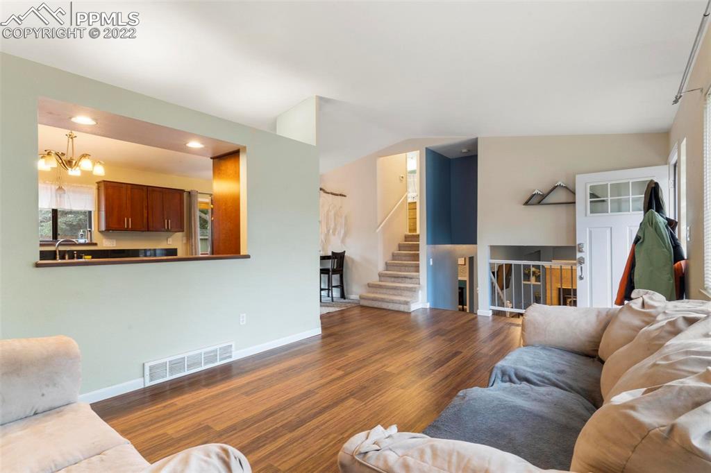 Listing 3998185, Image 11 of 27