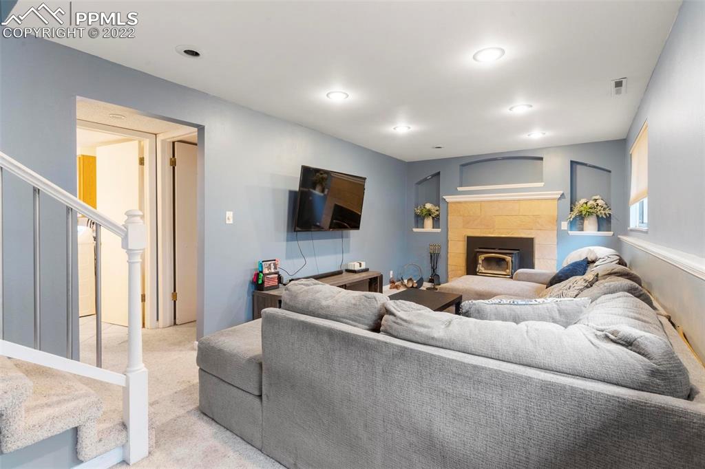 Listing 3998185, Image 12 of 27